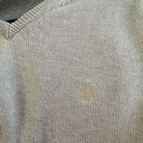 IZOD Men's Premium Essentials Solid V-Neck 12 Gauge Sweater. Oatmeal Color. XL - Picture 3 of 5